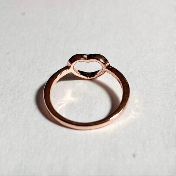 Size 8 Rose Gold Tone Hollow Heart Ring - Picture 7 of 9